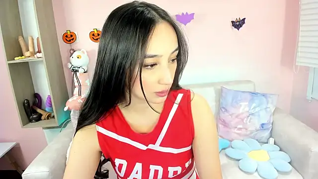 tinysara online show from October 6, 2025, 4:26 pm