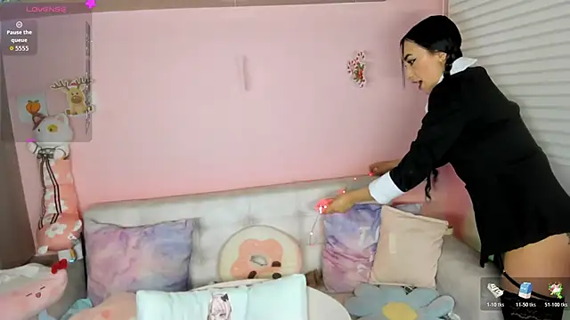 tinysara online show from December 20, 2025, 4:25 pm