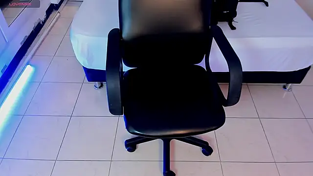 charlottewhitte online show from February 14, 2026, 11:07 am