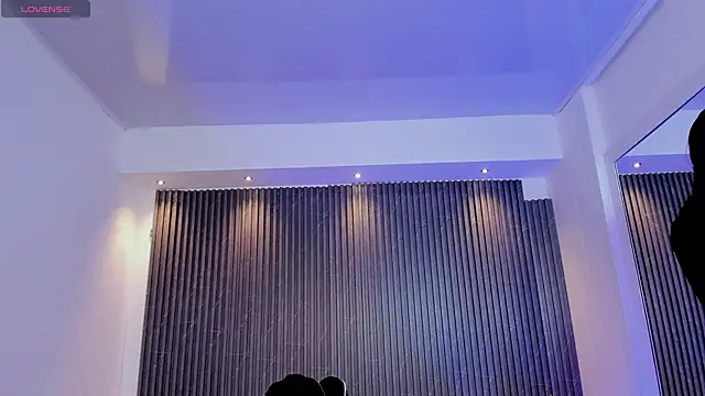 charlottewhitte online show from March 2, 2026, 11:17 am