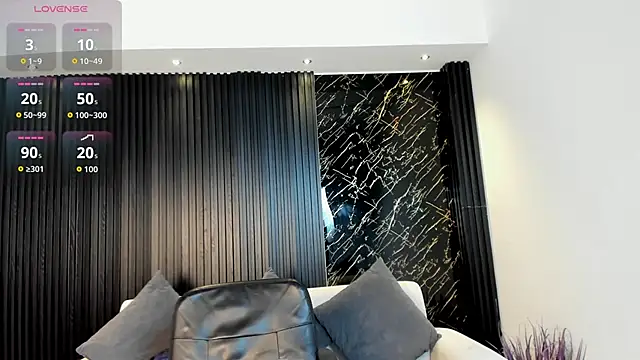 charlottewhitte online show from March 13, 2026, 12:01 pm