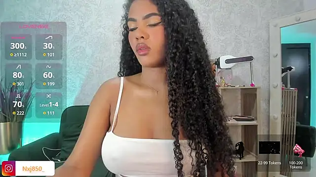 HOTBLACKANDWHITE2 online show from November 3, 2025, 2:57 am