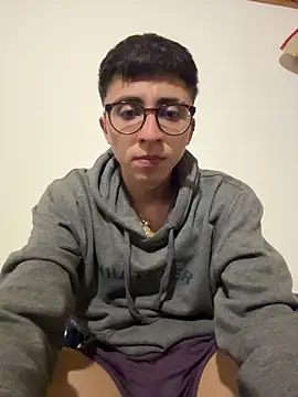 CamiRojas boy online show from November 5, 2025, 4:12 am