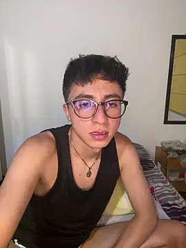 CamiRojas boy online show from May 23, 2026, 4:07 am