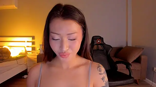 kawaii mia online show from March 20, 2025, 3:25 pm