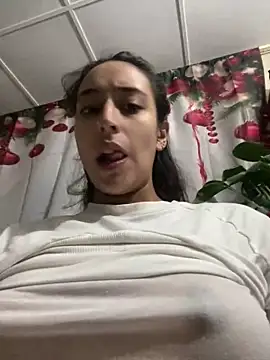 Vaiolet a online show from December 6, 2024, 11:57 pm