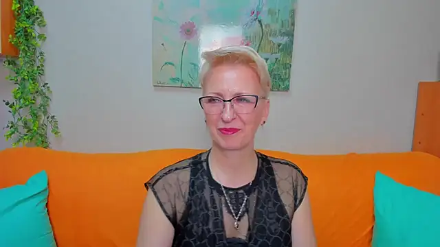 iamyourdream89 online show from March 12, 2026, 12:11 pm