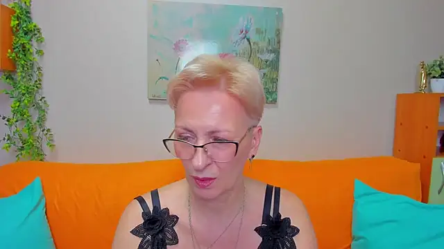 iamyourdream89 online show from April 3, 2026, 4:27 pm