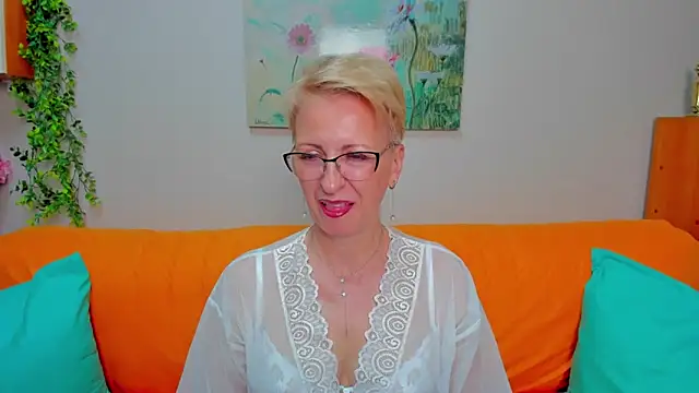 iamyourdream89 online show from May 22, 2026, 8:42 am