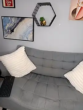 Amber Etan online show from February 4, 2026, 2:12 pm