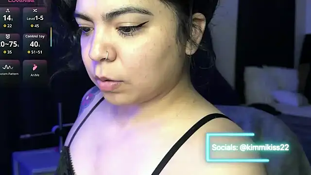 kimmiakiss22 online show from October 5, 2025, 12:20 am