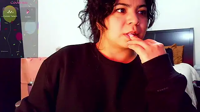 kimmiakiss22 online show from November 17, 2025, 3:23 am