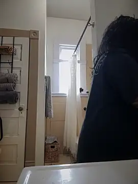 kimmiakiss22 online show from December 2, 2025, 6:47 pm