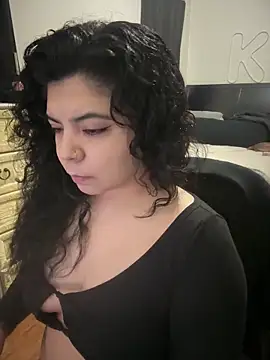 kimmiakiss22 online show from February 4, 2026, 9:53 pm