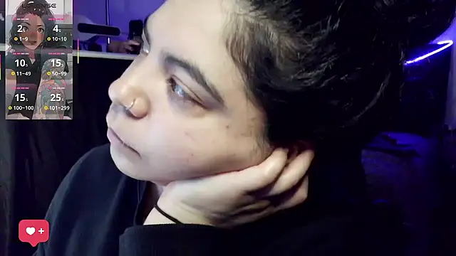 kimmiakiss22 online show from April 12, 2026, 3:00 am