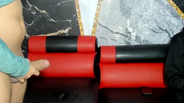 hot-threesome online show from March 20, 2025, 3:14 pm