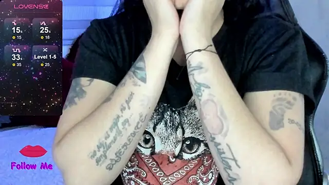 natasha logan  online show from April 12, 2026, 4:06 am