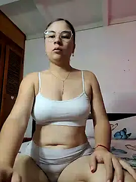 Snapshot of selena_gomez2 chatting on March 17, 2025, 1:50 pm selena gomez2 online show from March 17, 2025, 1:50 pm