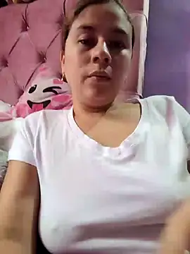 Snapshot of selena_gomez2 chatting on November 5, 2025, 1:33 pm selena gomez2 online show from November 5, 2025, 1:33 pm