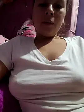 Snapshot of selena_gomez2 chatting on November 24, 2025, 2:00 am selena gomez2 online show from November 24, 2025, 2:00 am