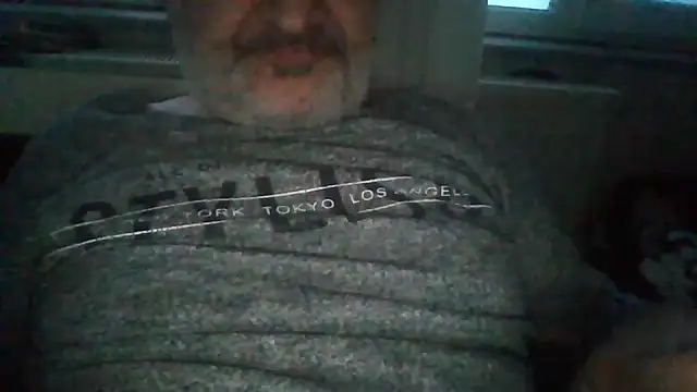 asira39 online show from April 18, 2026, 5:06 pm