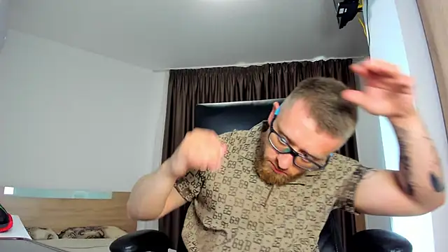 Snapshot of Findom_guy chatting on June 19, 2026, 4:22 pm Findom guy online show from June 19, 2026, 4:22 pm