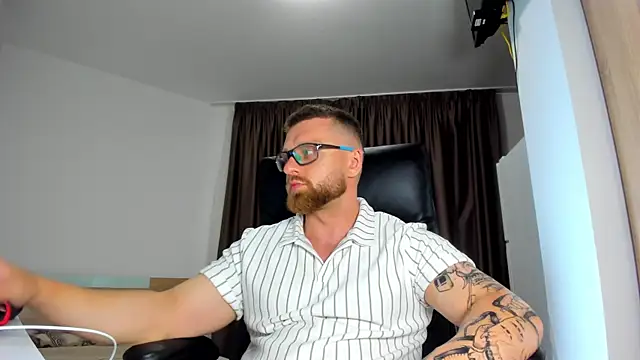 Snapshot of Findom_guy chatting on June 21, 2026, 8:00 pm Findom guy online show from June 21, 2026, 8:00 pm