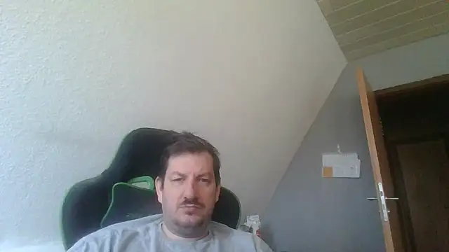 Snapshot of Golffahrer1982 chatting on September 11, 2025, 10:04 am Golffahrer1982 online show from September 11, 2025, 10:04 am