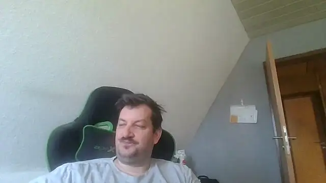 Snapshot of Golffahrer1982 chatting on September 13, 2025, 10:15 am Golffahrer1982 online show from September 13, 2025, 10:15 am