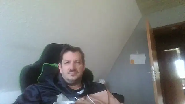 Snapshot of Golffahrer1982 chatting on September 25, 2025, 7:34 am Golffahrer1982 online show from September 25, 2025, 7:34 am