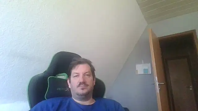 Snapshot of Golffahrer1982 chatting on October 19, 2025, 10:27 am Golffahrer1982 online show from October 19, 2025, 10:27 am