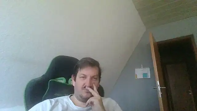 Snapshot of Golffahrer1982 chatting on October 26, 2025, 10:10 am Golffahrer1982 online show from October 26, 2025, 10:10 am