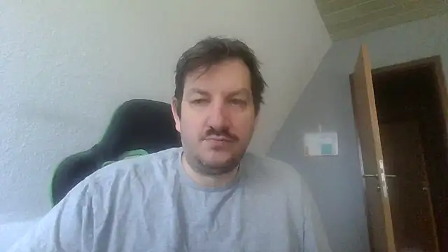 Snapshot of Golffahrer1982 chatting on October 30, 2025, 10:16 am Golffahrer1982 online show from October 30, 2025, 10:16 am