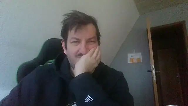 Snapshot of Golffahrer1982 chatting on November 8, 2025, 10:04 am Golffahrer1982 online show from November 8, 2025, 10:04 am