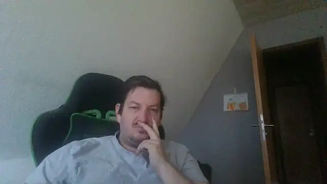 Snapshot of Golffahrer1982 chatting on November 14, 2025, 10:14 am Golffahrer1982 online show from November 14, 2025, 10:14 am