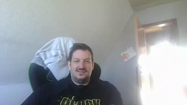 Snapshot of Golffahrer1982 chatting on April 2, 2026, 8:01 am Golffahrer1982 online show from April 2, 2026, 8:01 am