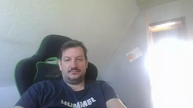 Snapshot of Golffahrer1982 chatting on April 9, 2026, 8:20 am Golffahrer1982 online show from April 9, 2026, 8:20 am