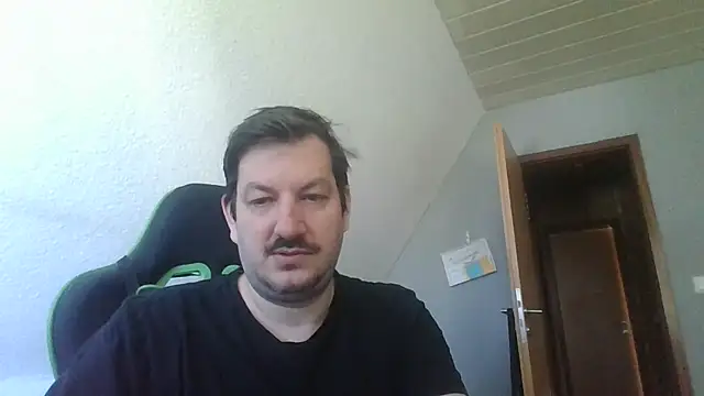 Snapshot of Golffahrer1982 chatting on May 23, 2026, 8:40 am Golffahrer1982 online show from May 23, 2026, 8:40 am