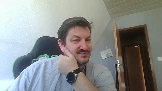Snapshot of Golffahrer1982 chatting on May 24, 2026, 9:25 am Golffahrer1982 online show from May 24, 2026, 9:25 am