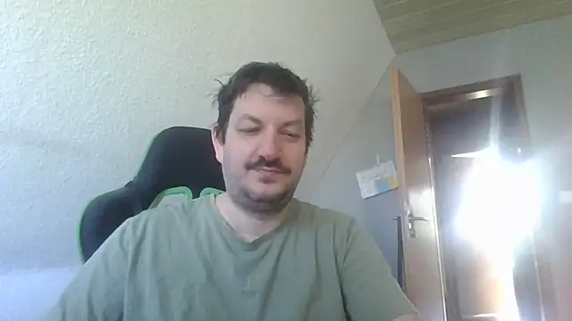 Snapshot of Golffahrer1982 chatting on May 26, 2026, 6:31 am Golffahrer1982 online show from May 26, 2026, 6:31 am