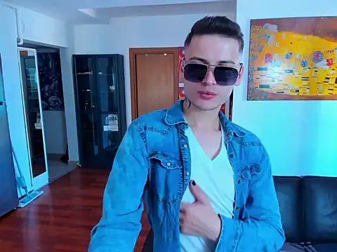 andboyfor6 online show from May 6, 2026, 12:32 pm