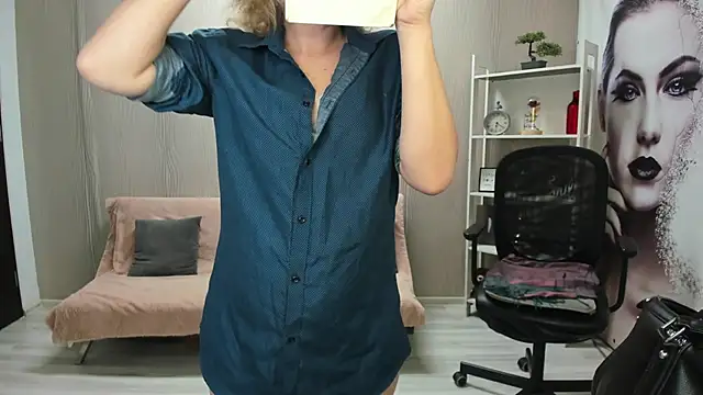 Cassandra Hotty online show from March 26, 2026, 4:18 am