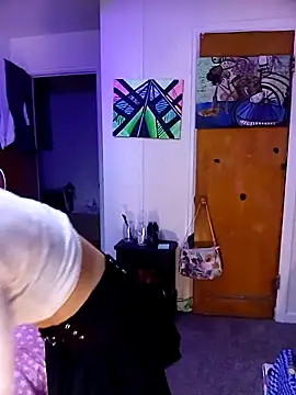 cammyquart online show from December 8, 2024, 8:47 pm