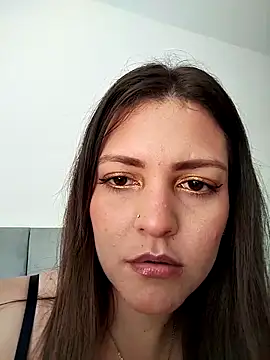 Mia Hampton online show from March 9, 2025, 6:32 pm