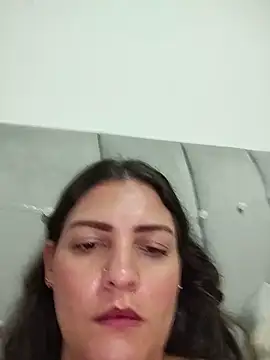 Mia Hampton online show from May 27, 2026, 2:08 am