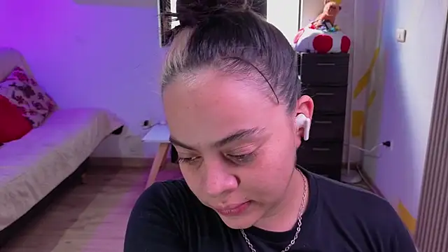 Cuttiealice online show from November 12, 2025, 4:40 pm