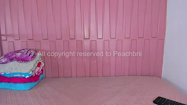 Briana Wells  online show from September 17, 2025, 1:35 pm