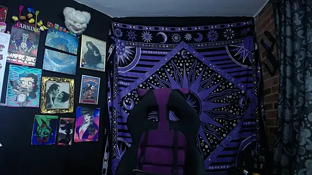 Yourmadame P online show from December 18, 2025, 12:27 am