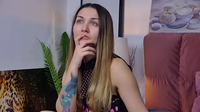 NicolLopeze online show from February 20, 2025, 5:29 pm