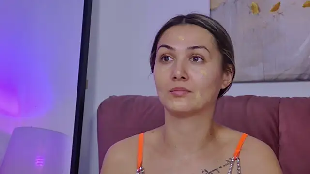 NicolLopeze online show from October 9, 2025, 1:53 pm